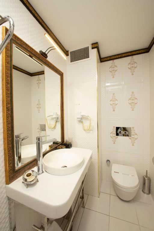 Hotel Phosphorion Estambul Exterior foto Bathroom