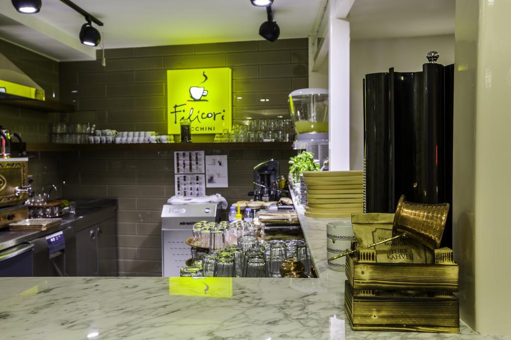 Hotel Phosphorion Estambul Exterior foto A coffee shop in Cairo, Egypt