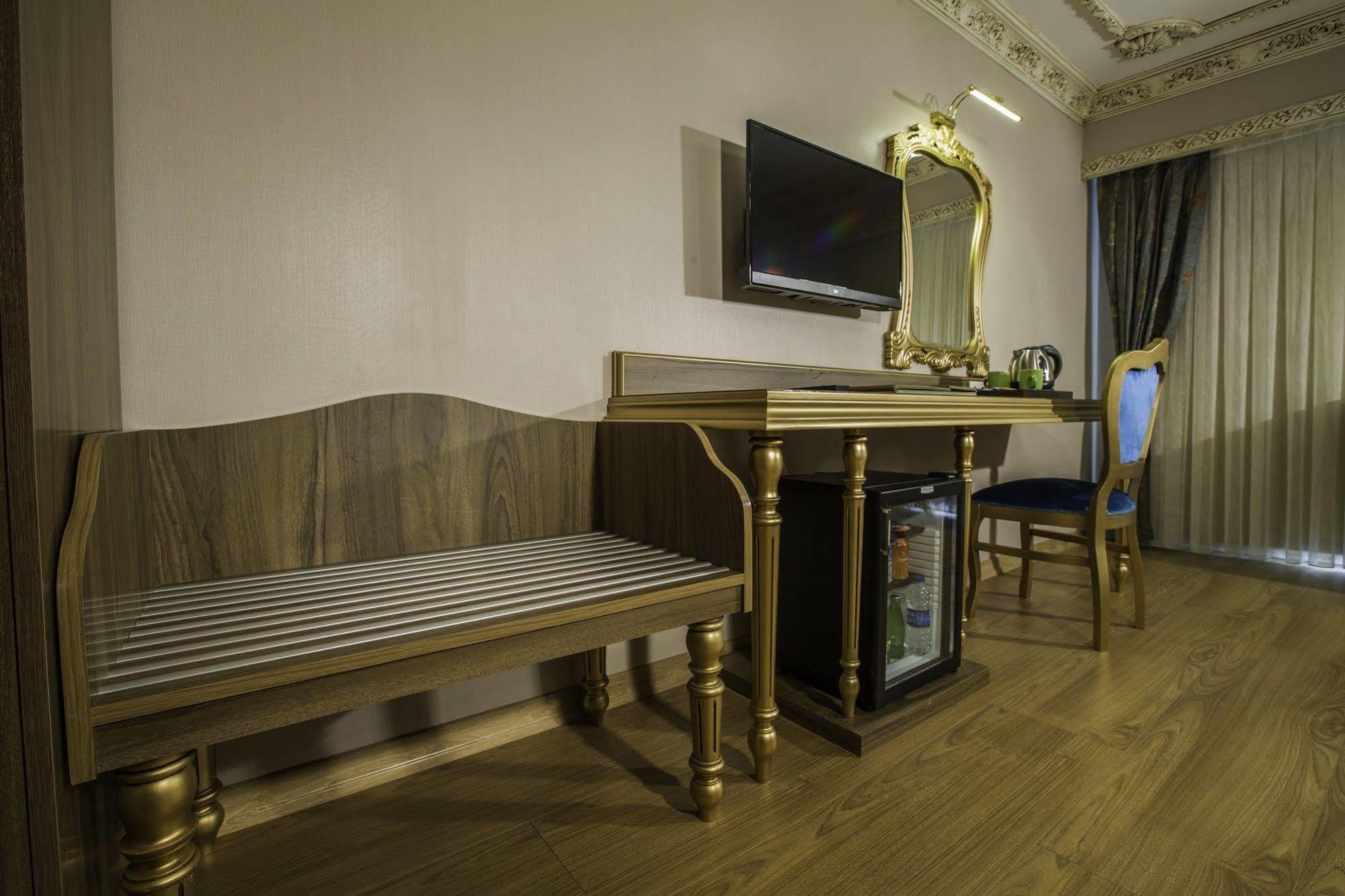 Hotel Phosphorion Estambul Exterior foto A room at the hotel