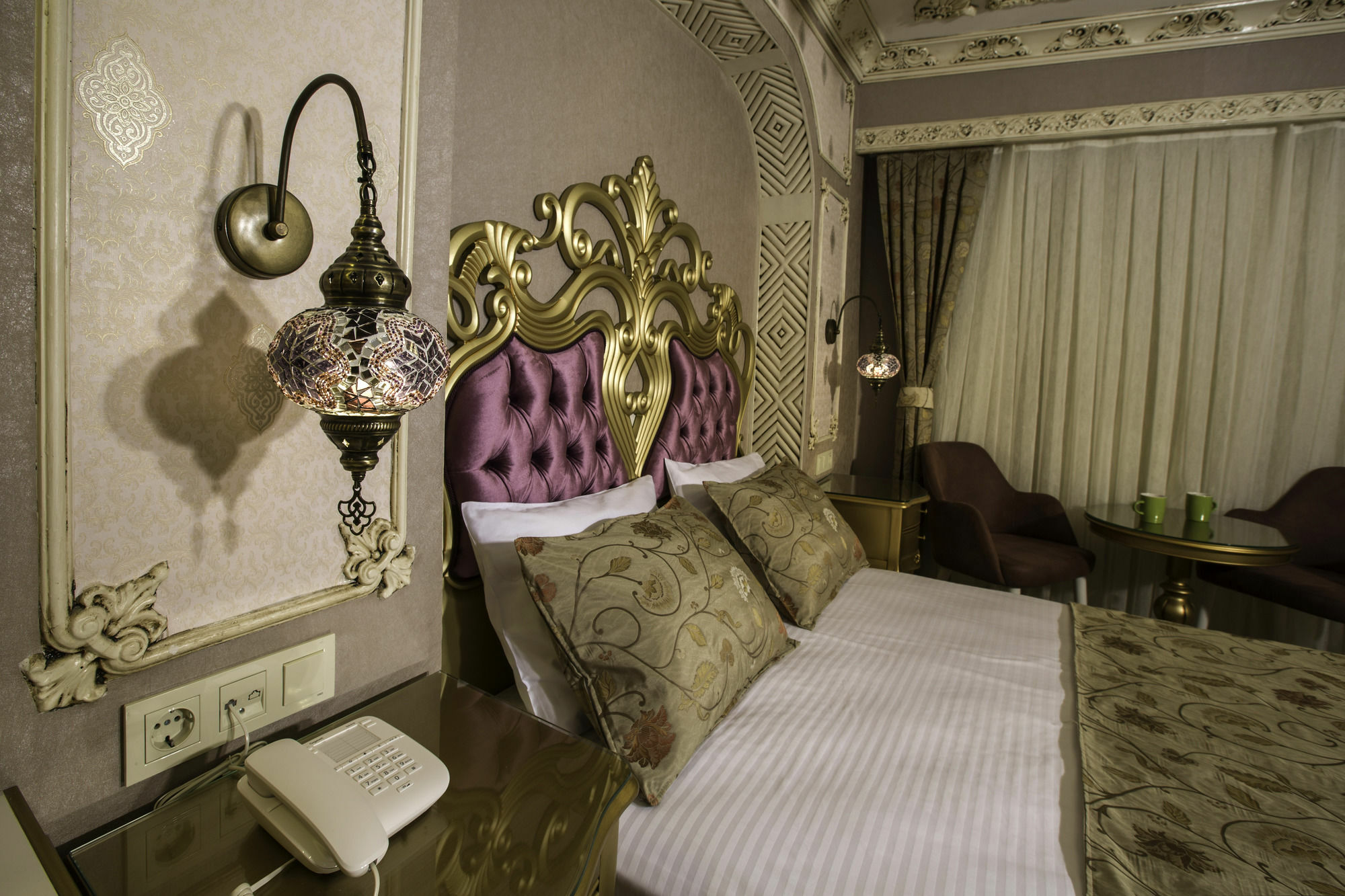 Hotel Phosphorion Estambul Exterior foto A room at the hotel